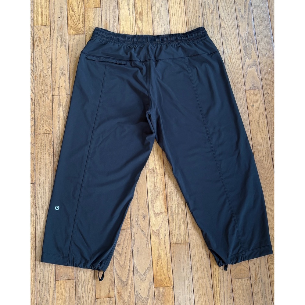 Lululemon Step Lively Crop Size 8 Drawstring Activewear
